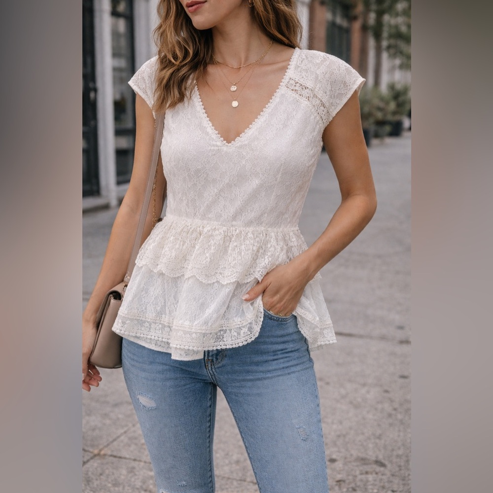 Nanette Lepore White Lace Peplum Top Size 0 Feminine Romantic EUC